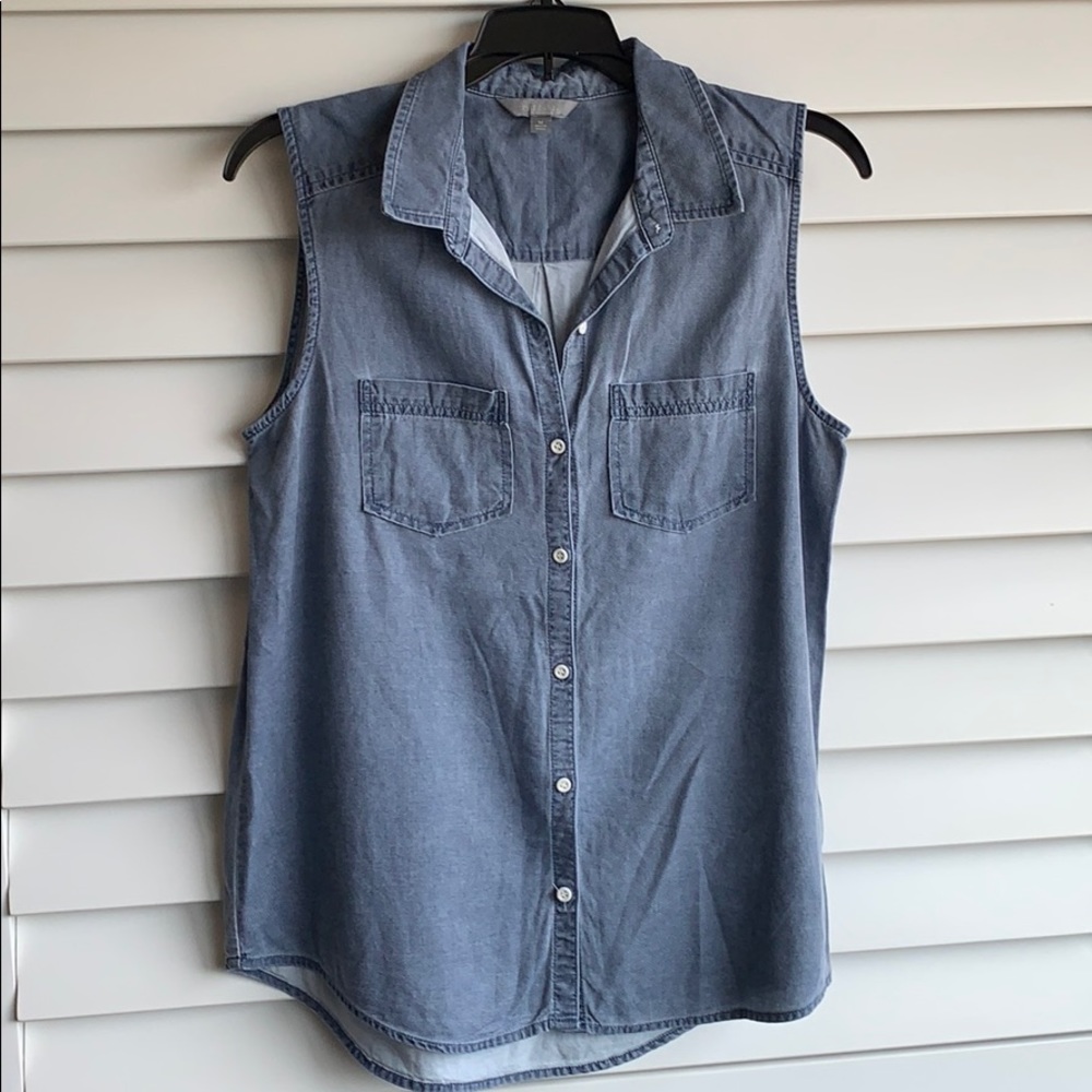 Women’s sleeveless shirt. Sz M